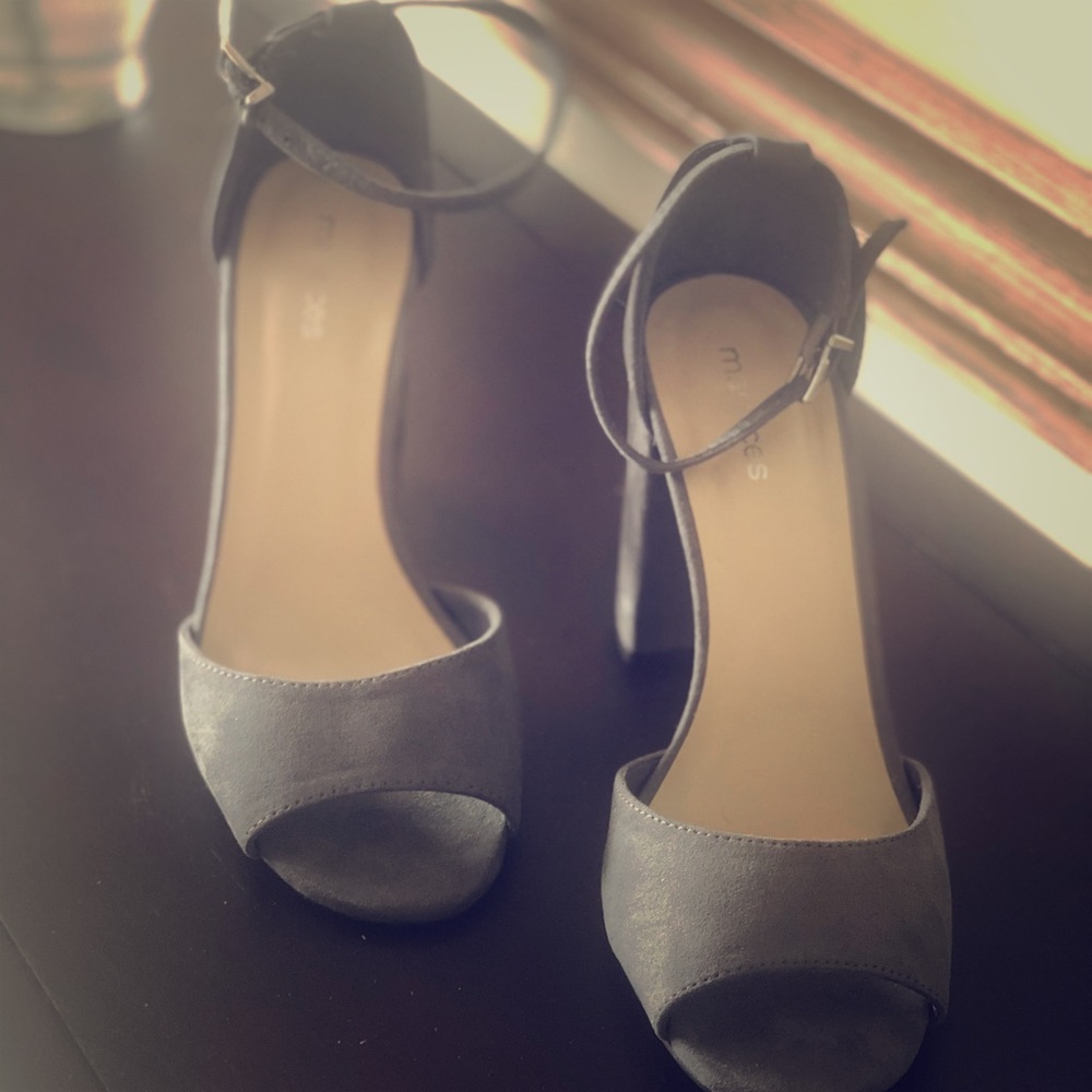 Maurice’s Size 7 worn once gray heels